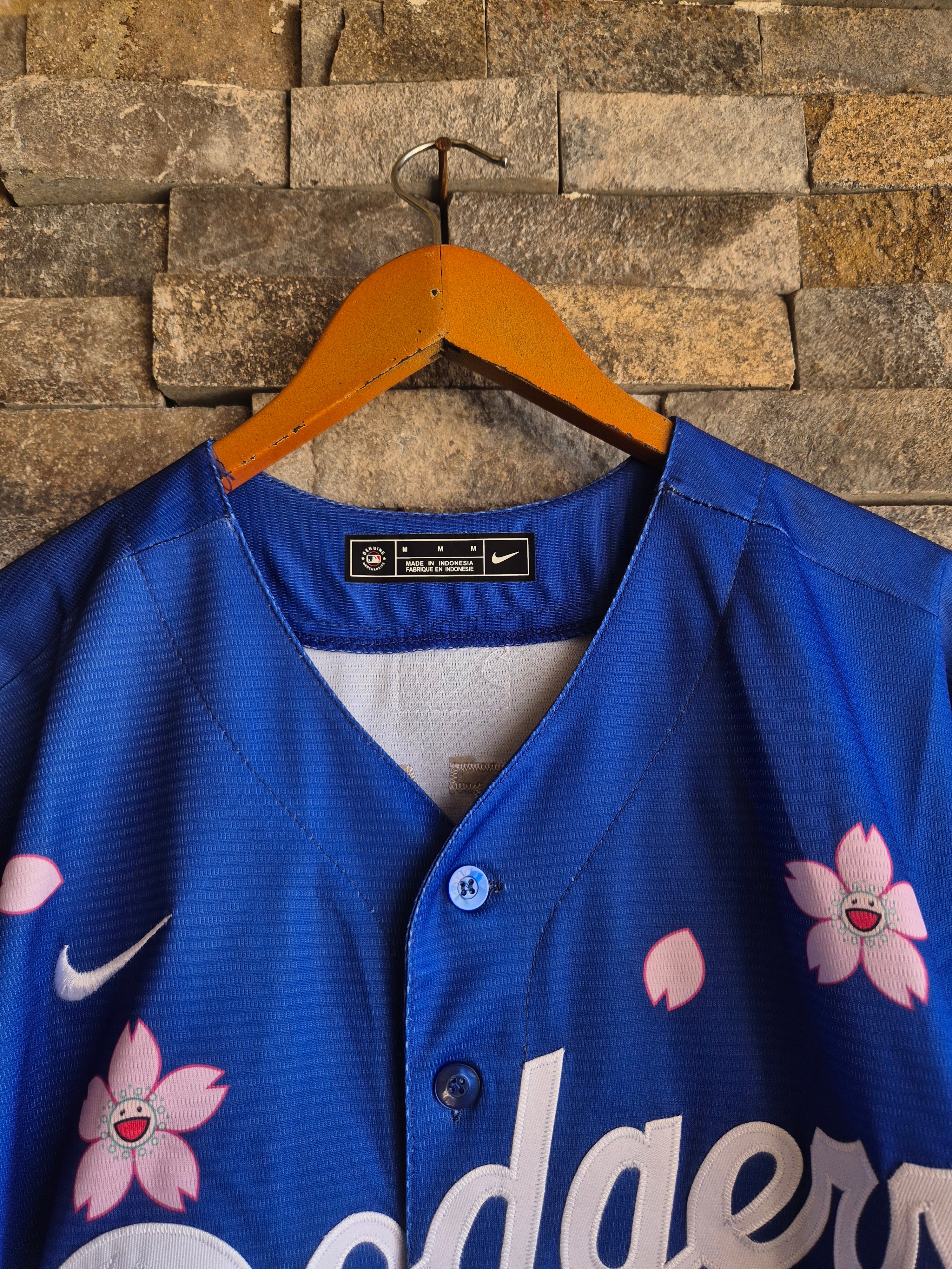 Jersey Oficial Shohei Ohtani #17 – Azul Floral Takashi Murakami x MLB (Edición Especial)