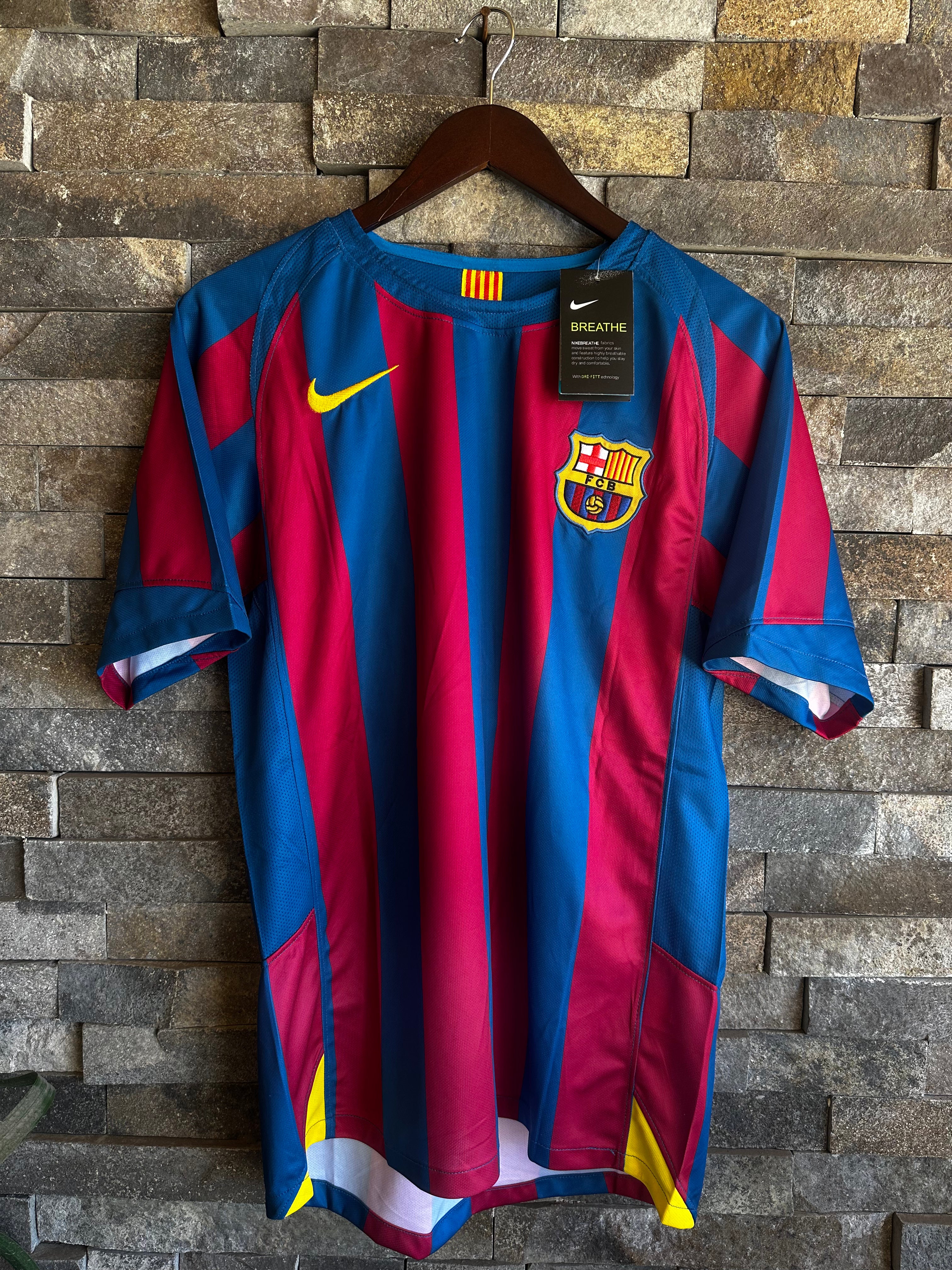 Camiseta Retro FC Barcelona Home 05/06 - Edición Ronaldinho #10