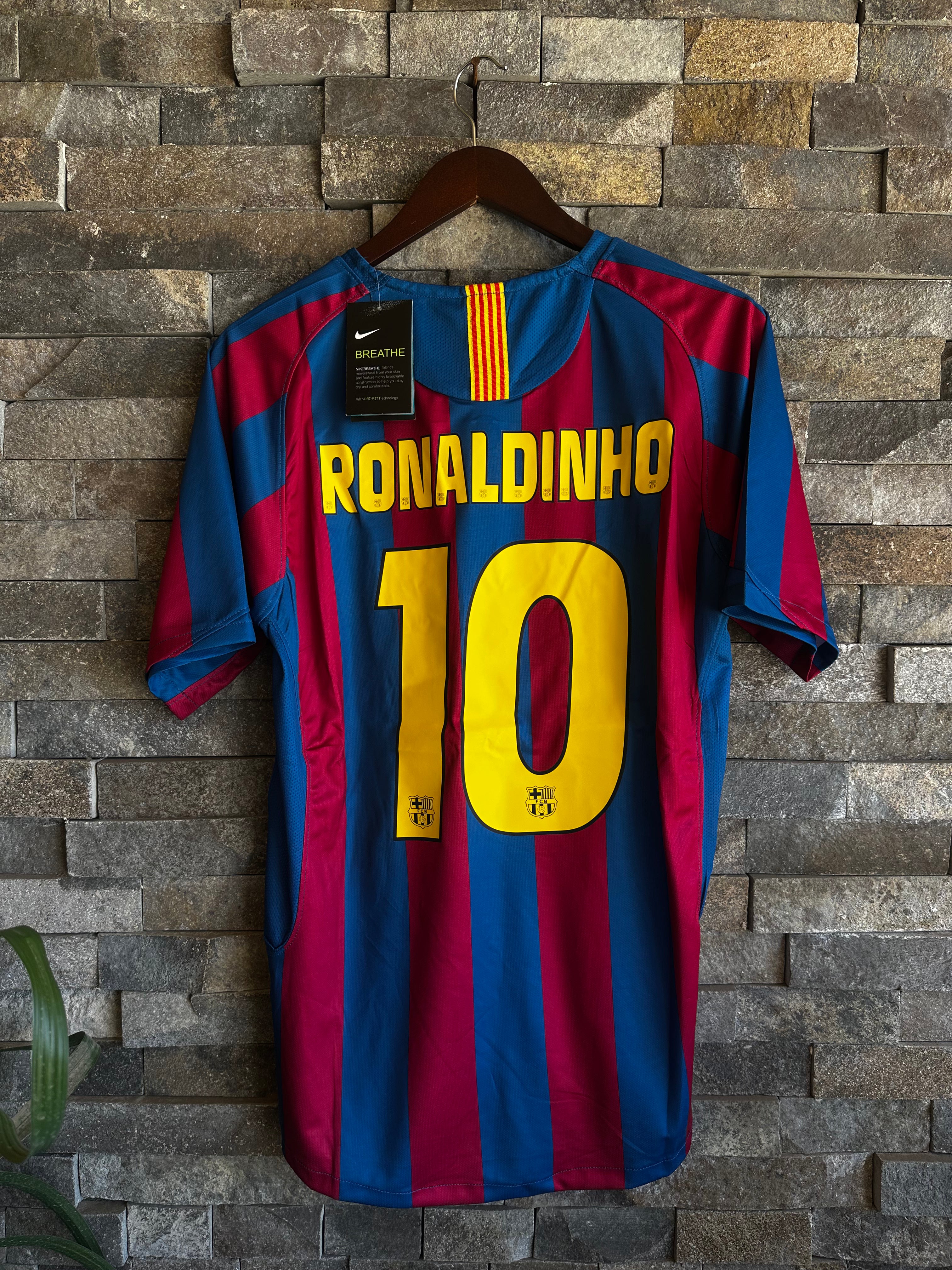 Camiseta Retro FC Barcelona Home 05/06 - Edición Ronaldinho #10